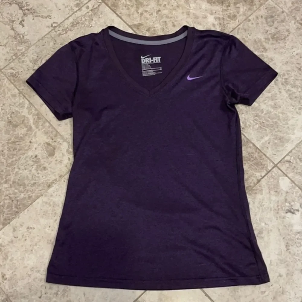Nike Dri-Fit Training T-Shirt V Neck Purple Top Woman Small Short Sleeve